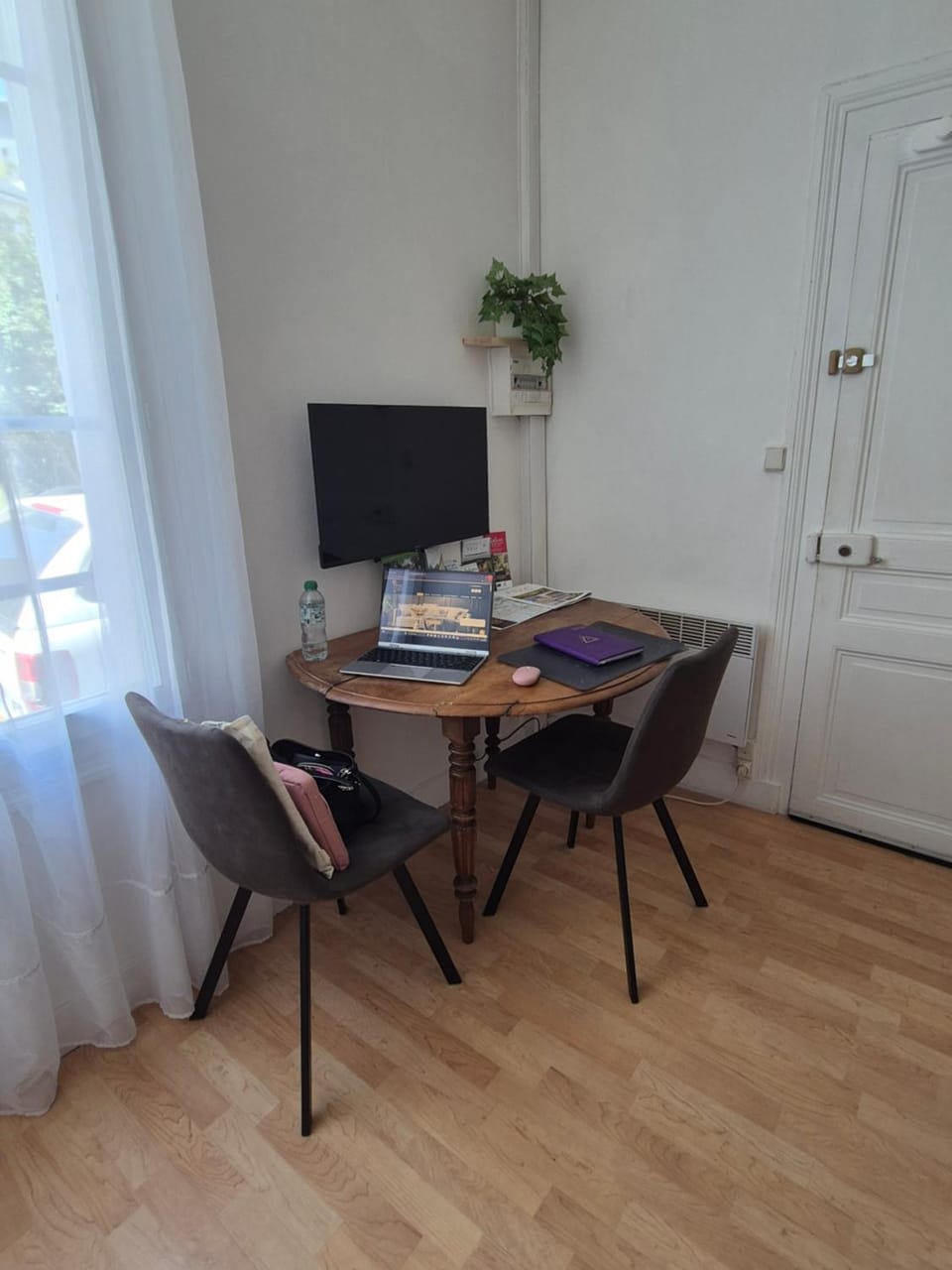 TV and multimedia, Seating area