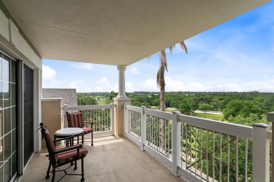 Terrific top-floor condo close to Disney with views House in Osceola County