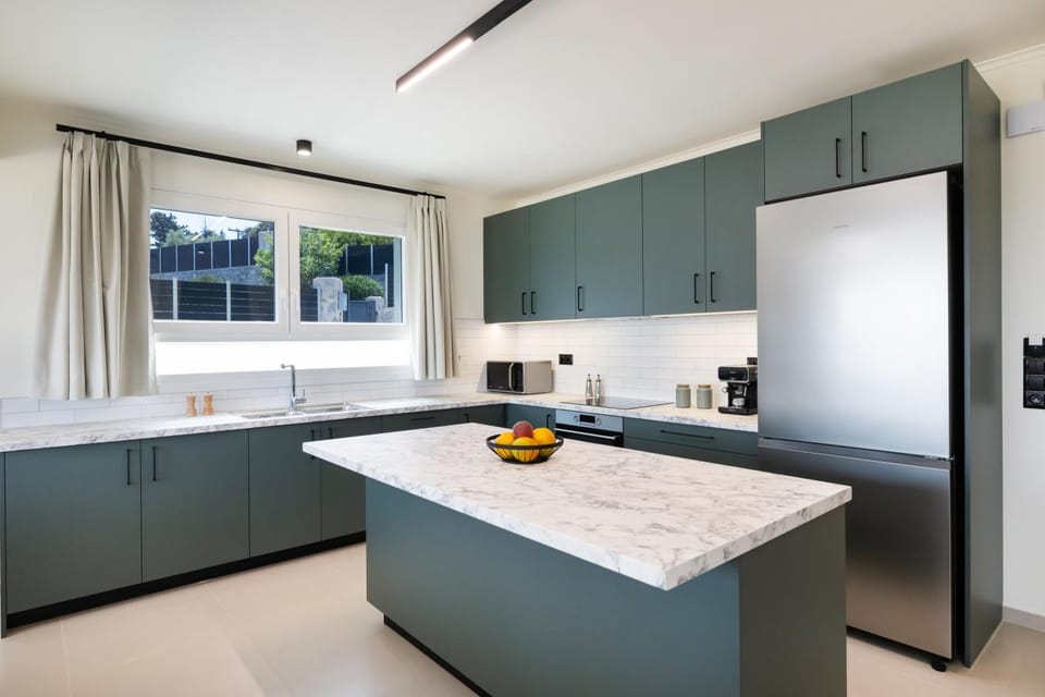Kitchen or kitchenette, dishwasher, oven, stove
