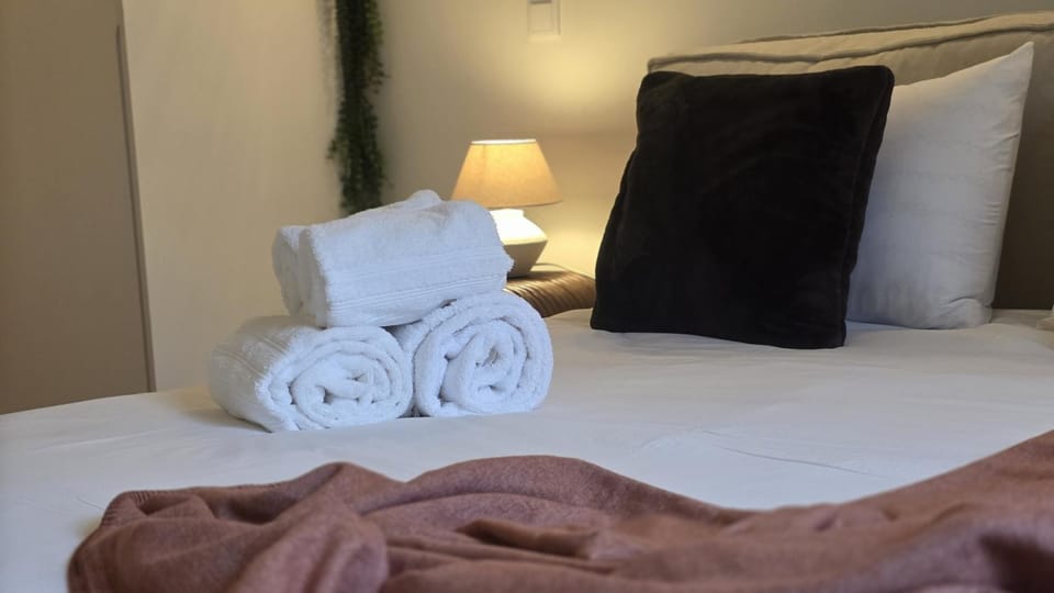 Bed, Photo of the whole room, Bedroom, towels