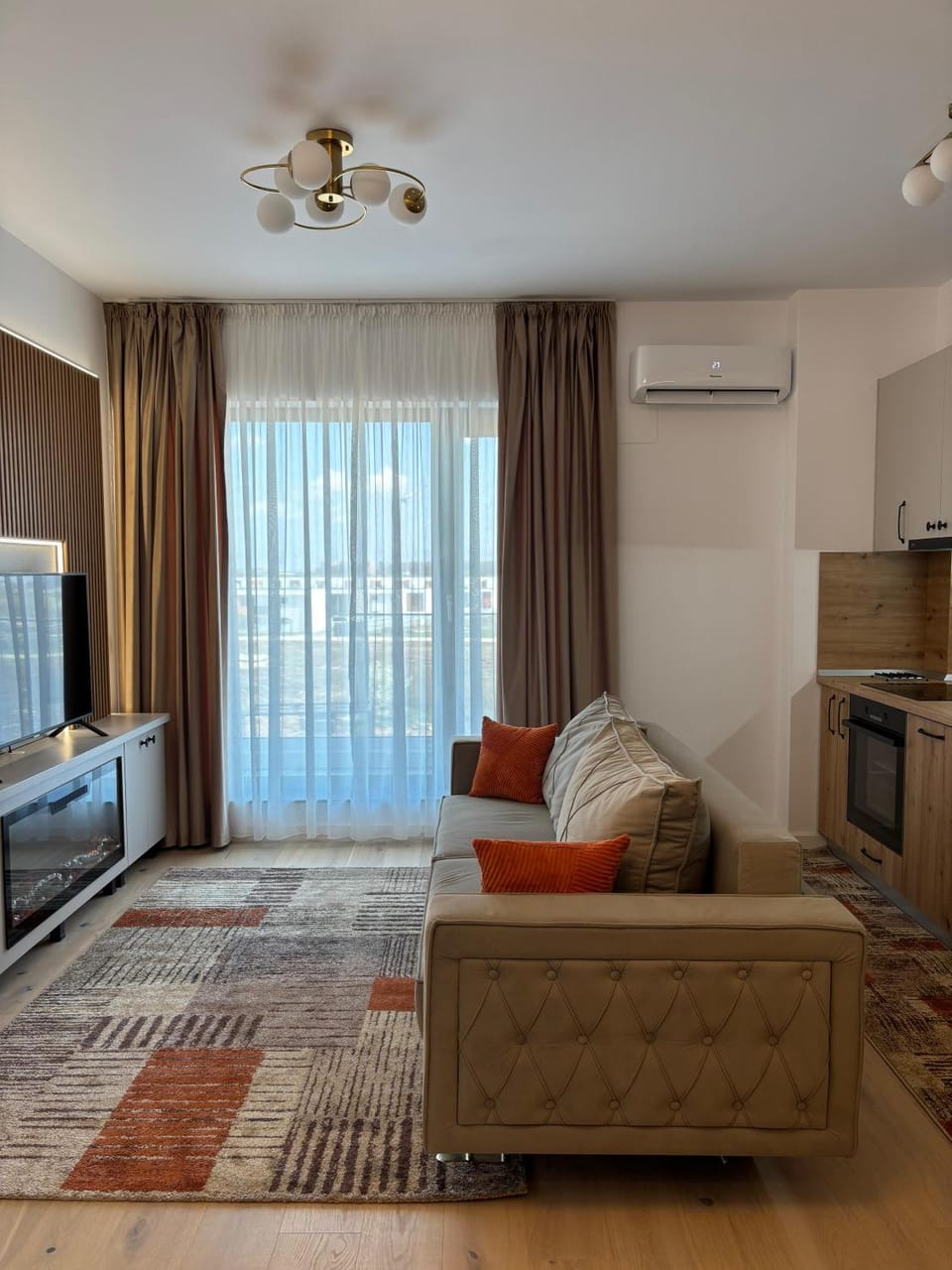 Oasis-First Estates Pipera Apartment in Romania