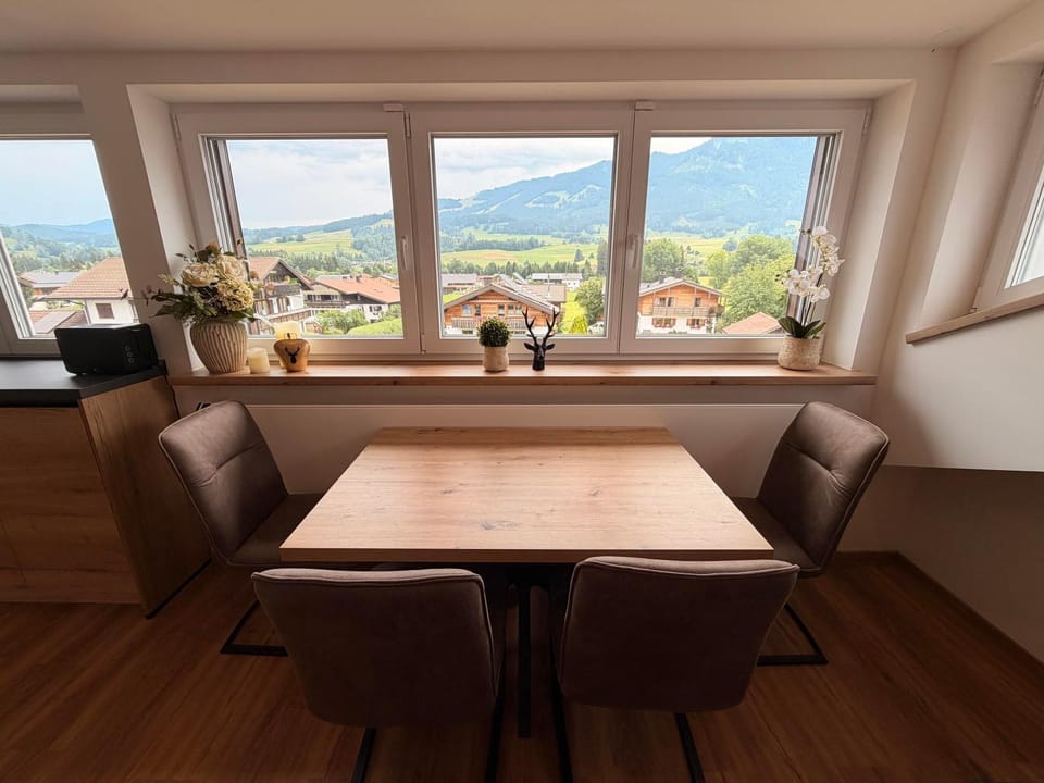 Natural landscape, View (from property/room), Dining area, Mountain view