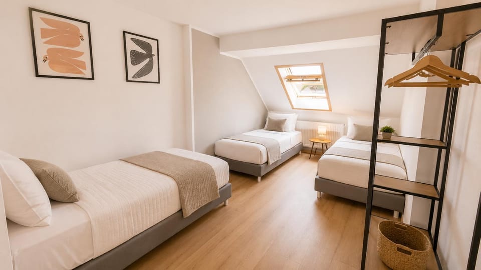 Bed, Photo of the whole room, Bedroom, internet