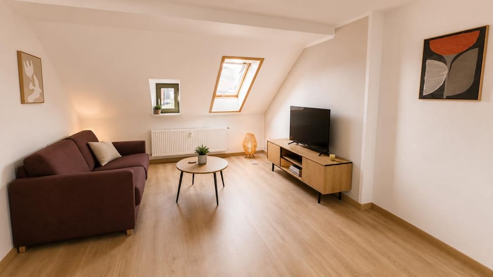 TV and multimedia, Living room, Evening entertainment, internet