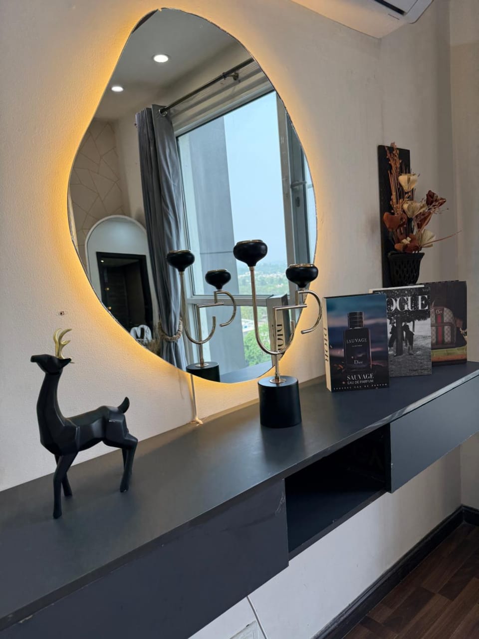 Living room, Seating area