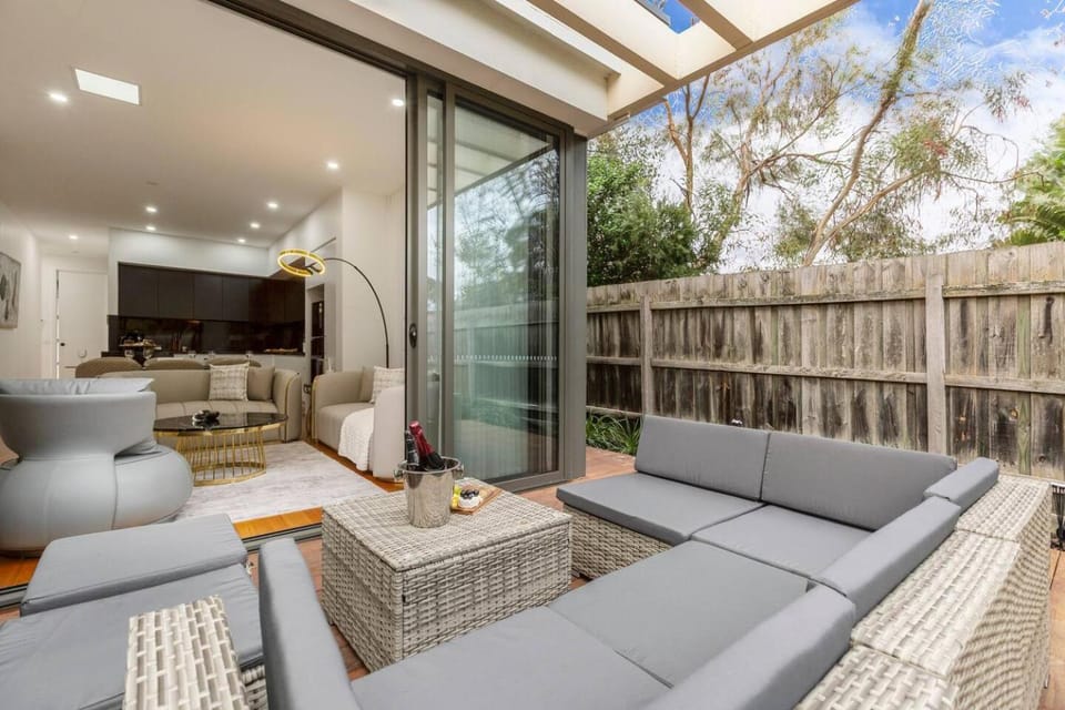 Spacious Bayside Escape Near Williamstown Beach House in Williamstown