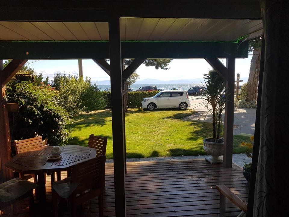 Davis Bay Bed & Breakfast Bed and Breakfast in Sechelt