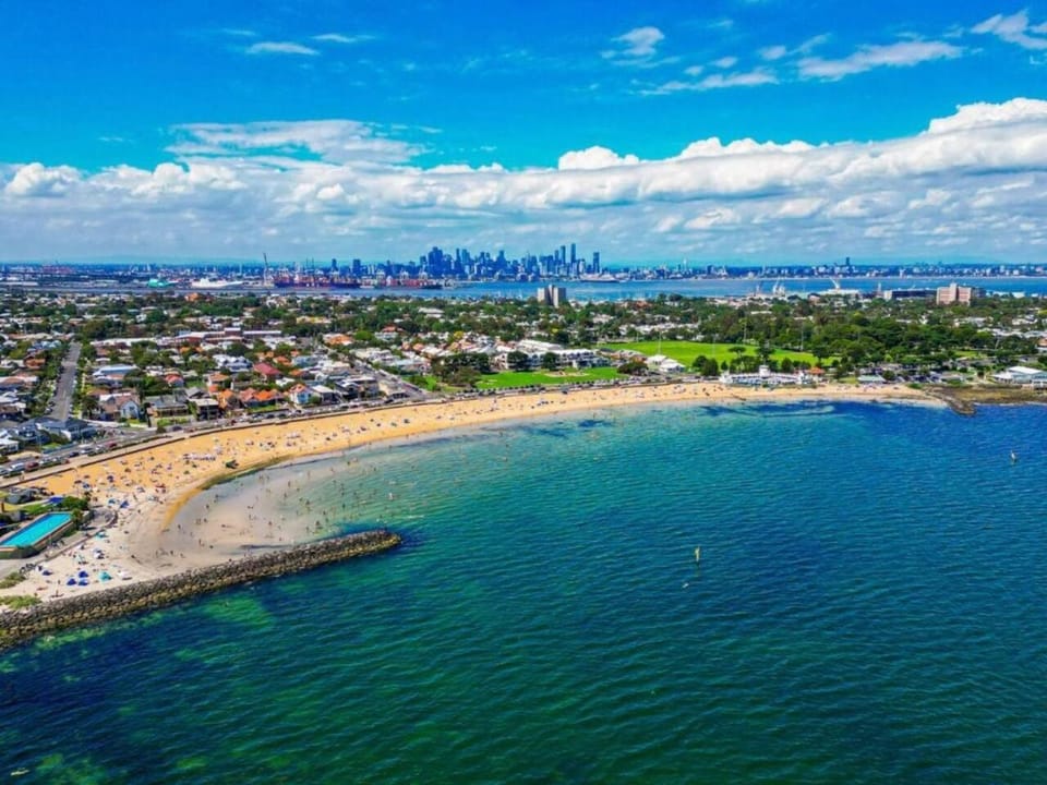 12BR Luxury Escape Near Beach • Museum & CBD House in Williamstown