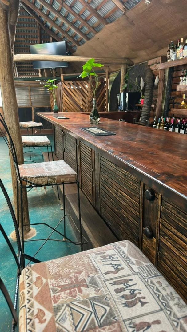 Restaurant/places to eat, Lounge or bar