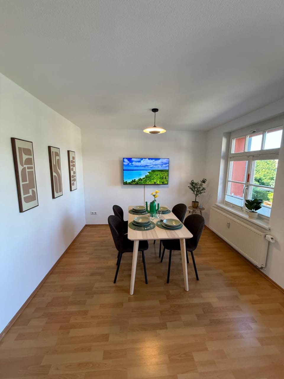 TV and multimedia, Living room, Dining area, Food, Food, Dinner