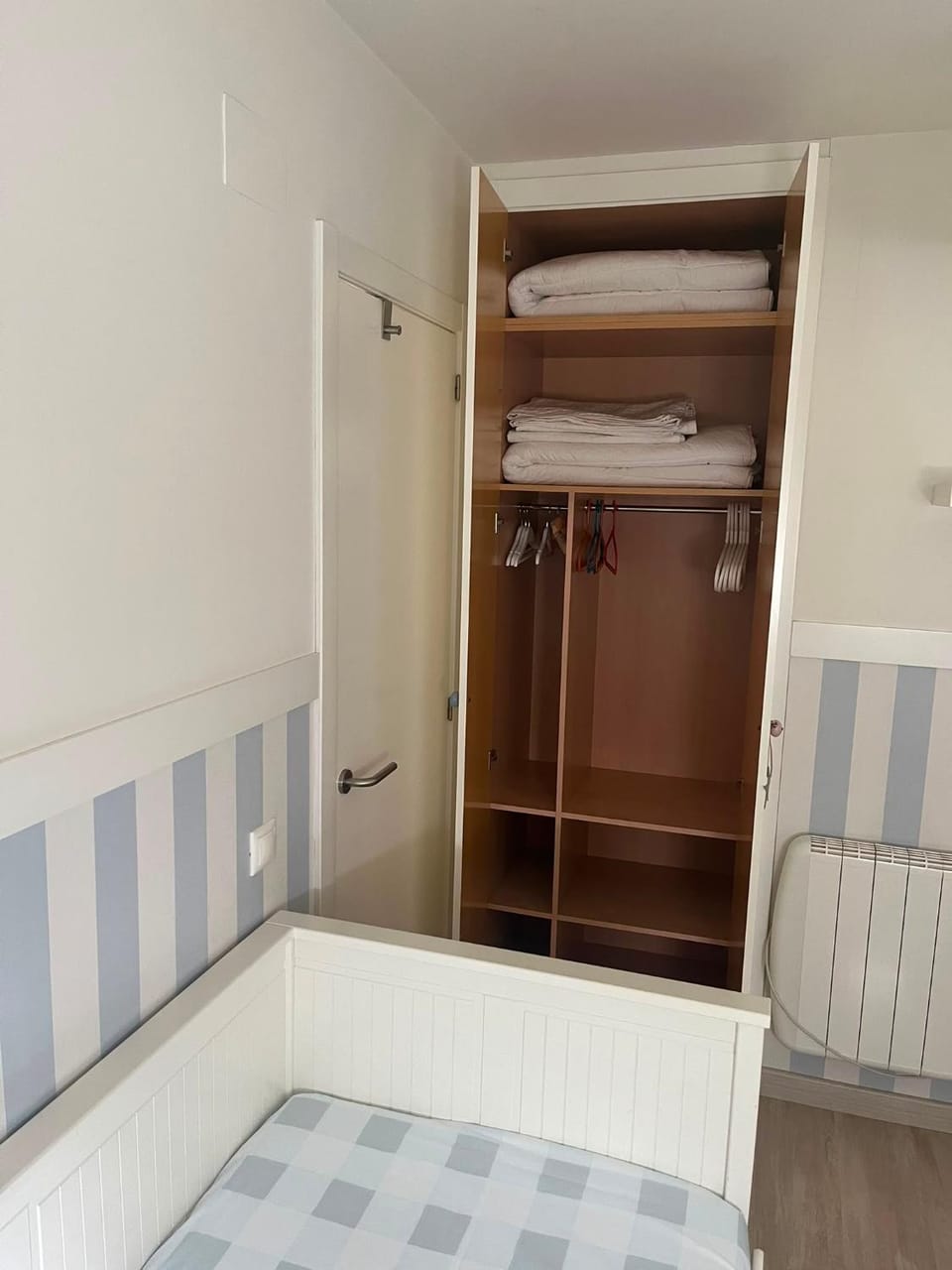 Bajo con terraza privada con acceso directo a la piscina Apartment in Montsià