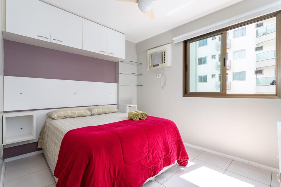 Bed, Bedroom, towels, air conditioner