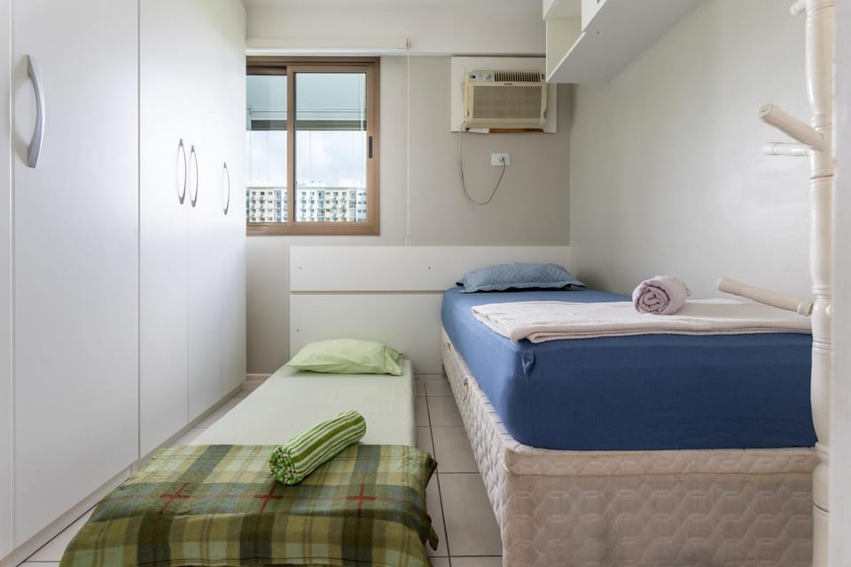 Bed, towels, air conditioner