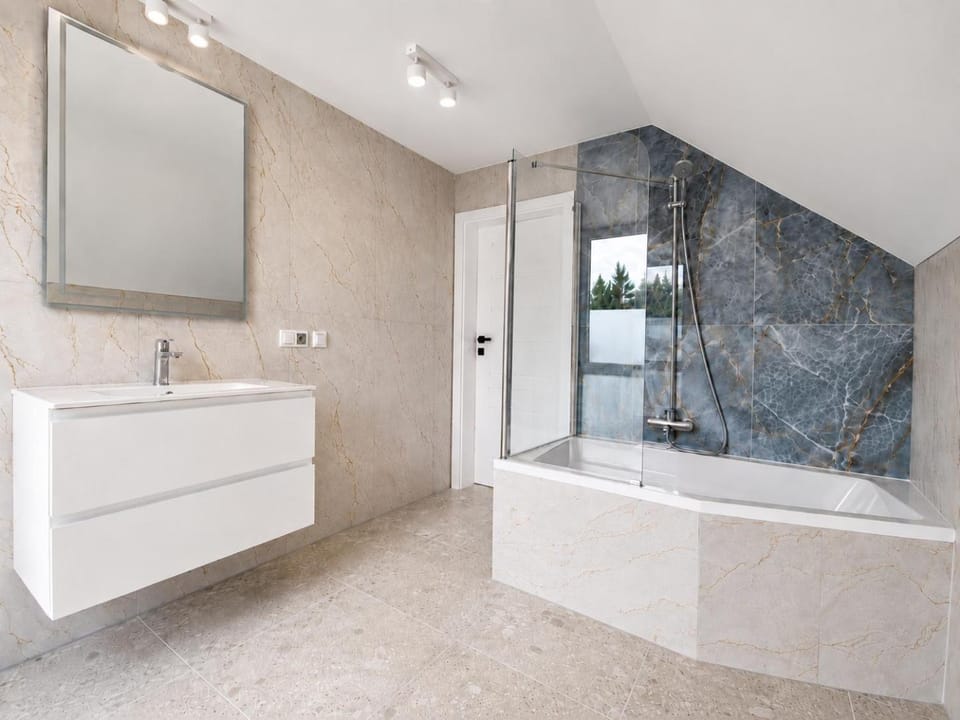 Bathroom, Bath
