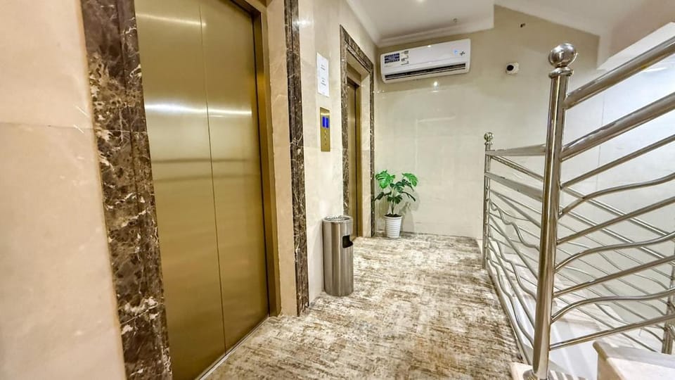 جناح فندقي من غرفه وصاله وصول ذكي في السلامه Apartment in Jeddah