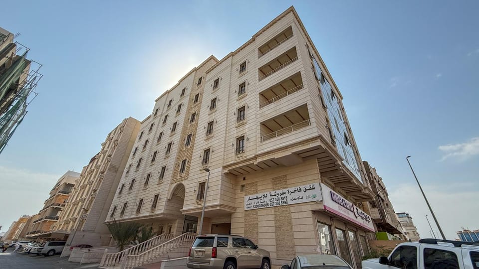 جناح فندقي من غرفه وصاله وصول ذكي في السلامه Apartment in Jeddah