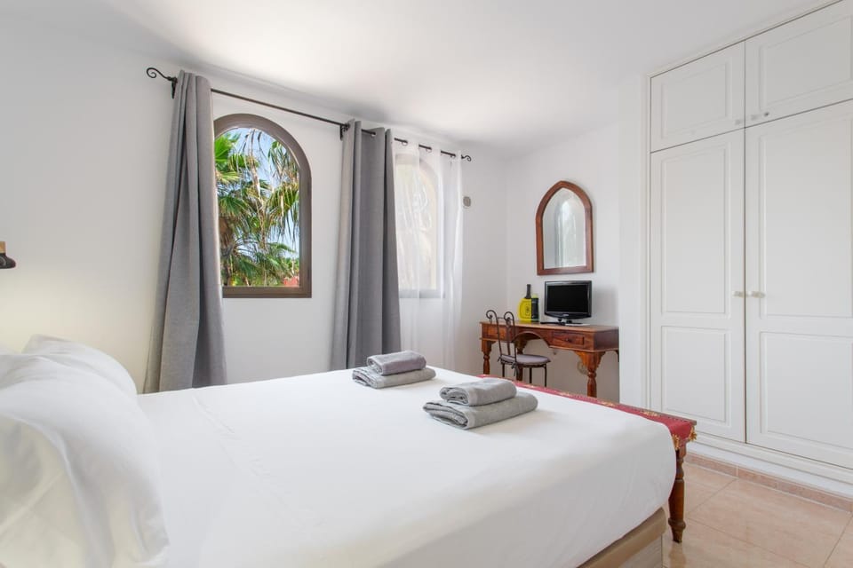 Living room, Bedroom