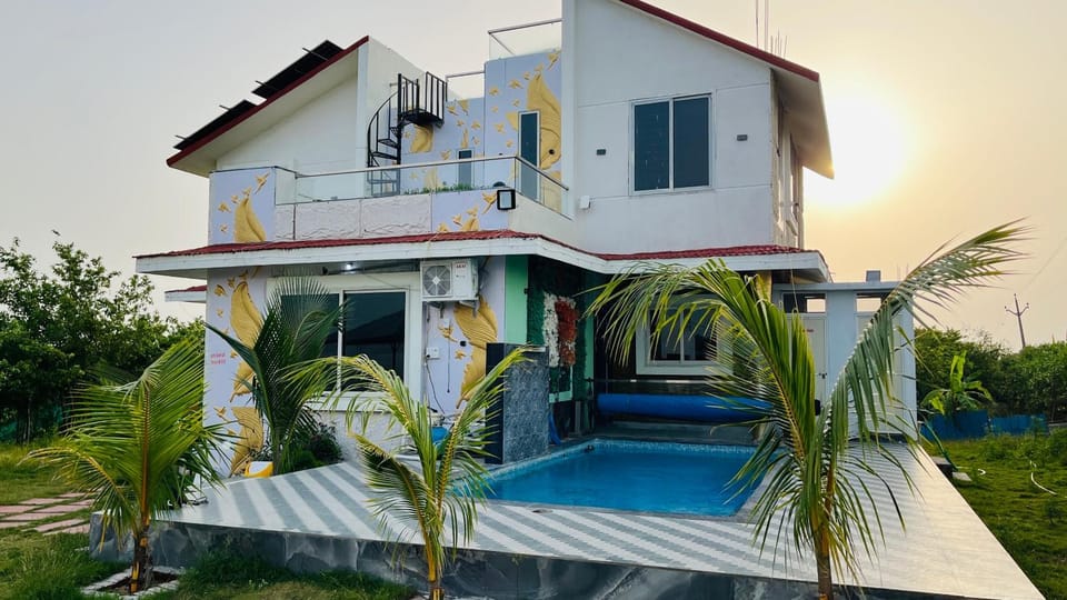 Property building, Garden, Pool view, Swimming pool
