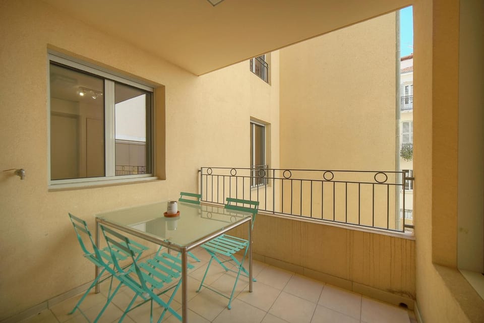FRGK - APPART SUQUET - Special group 4BR Apartment in Cannes
