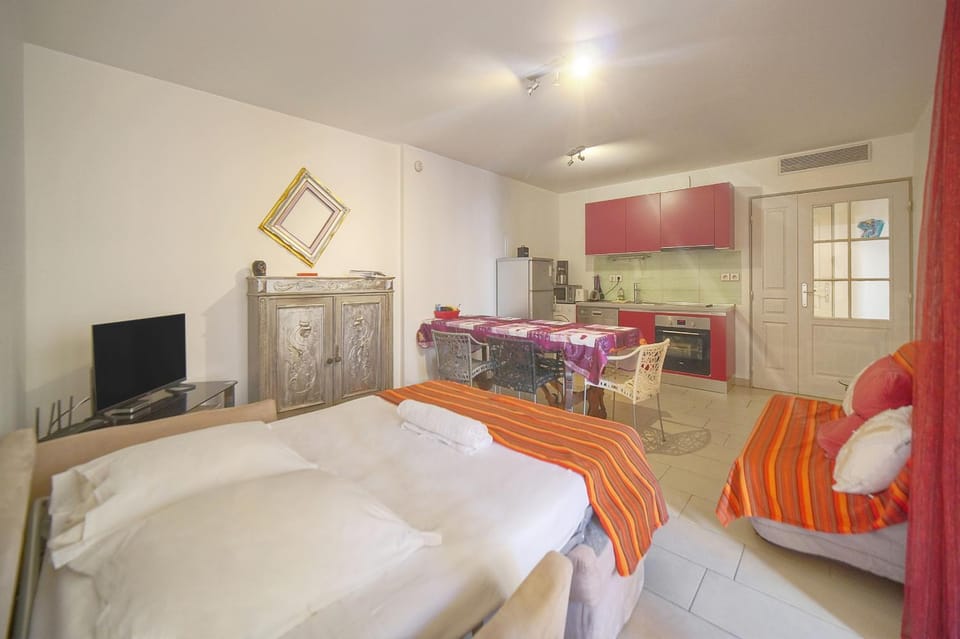 FRGK - APPART SUQUET - Special group 4BR Apartment in Cannes