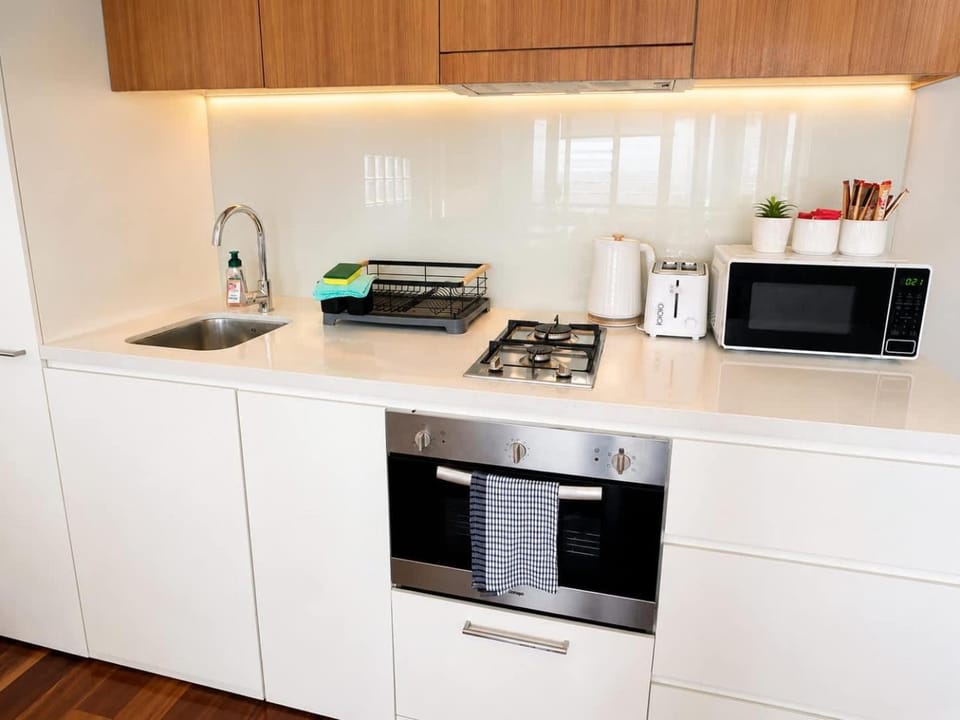 2 Bedrooms Cozy in the Heart of Maroubra Apartment in Sydney