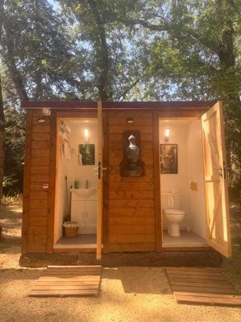 Cabane Mushroom Bed and Breakfast in Nouvelle-Aquitaine