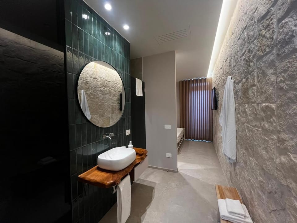 Shower, Bathroom, towels