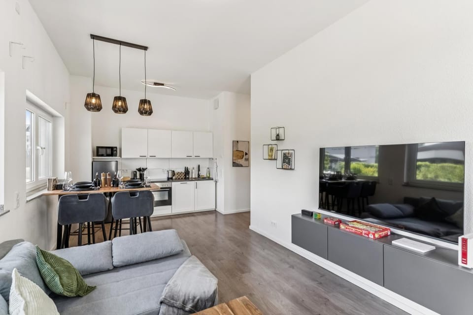 Communal lounge/ TV room, TV and multimedia, Kitchen or kitchenette, Living room, Seating area, Dining area, Evening entertainment, dishwasher, oven, stove