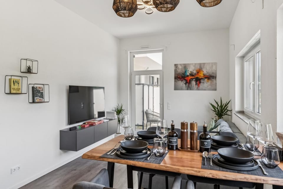 Dining area, Food