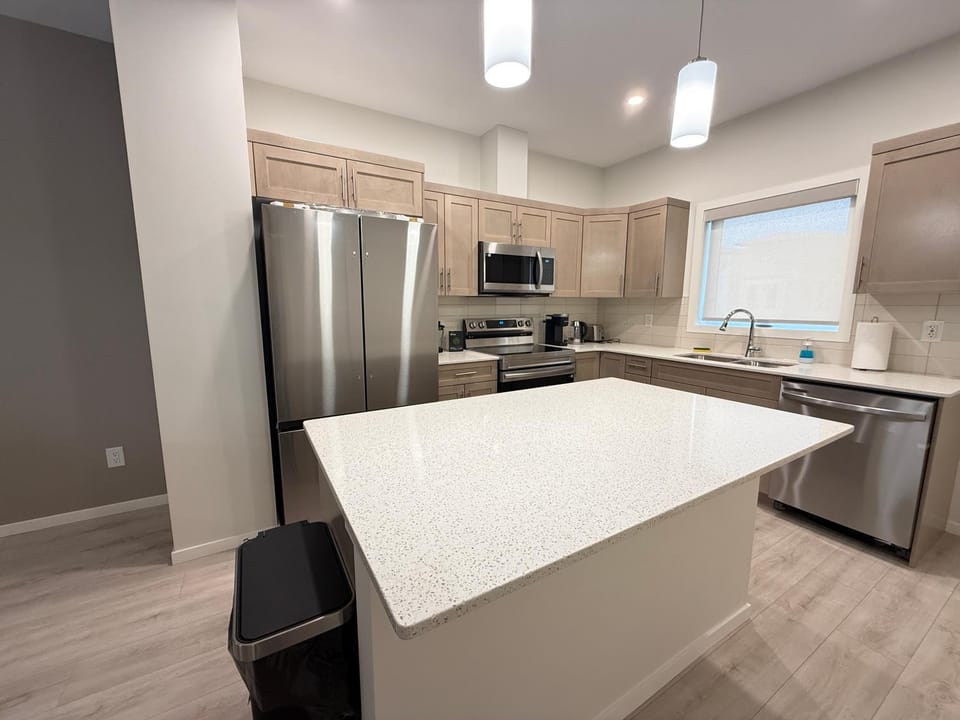 De Executive Luxury Home Apartment in Winnipeg
