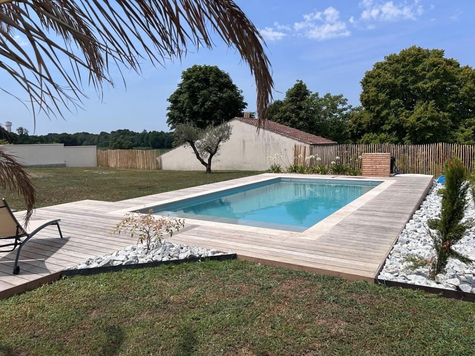 Le Rocher 1901 - Piscine privée - 12 pers House in Nouvelle-Aquitaine