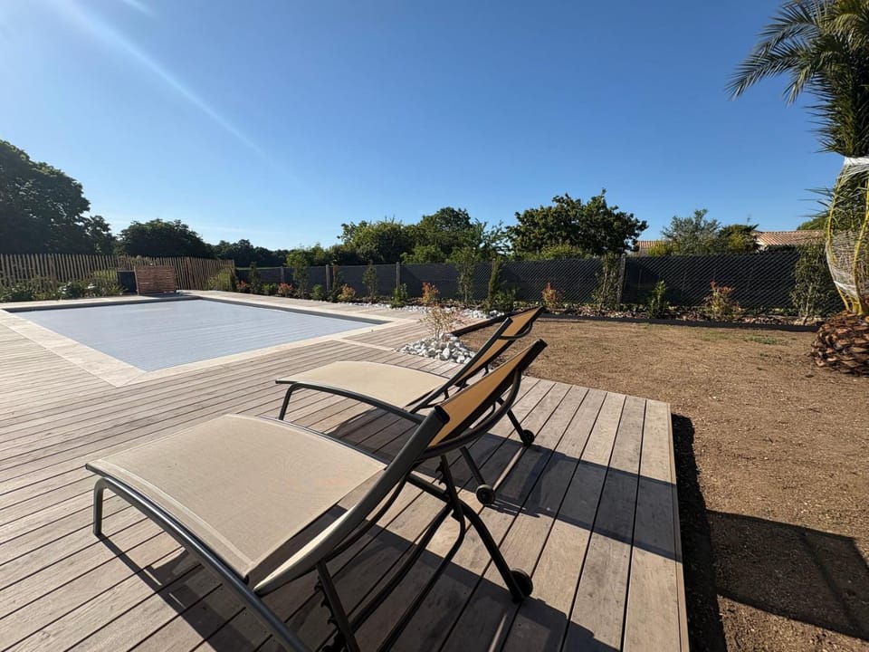 Le Rocher 1901 - Piscine privée - 12 pers House in Nouvelle-Aquitaine