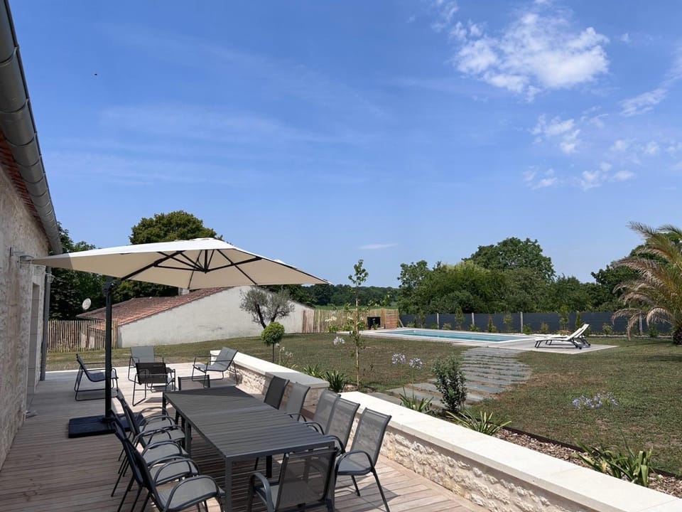 Le Rocher 1901 - Piscine privée - 12 pers House in Nouvelle-Aquitaine