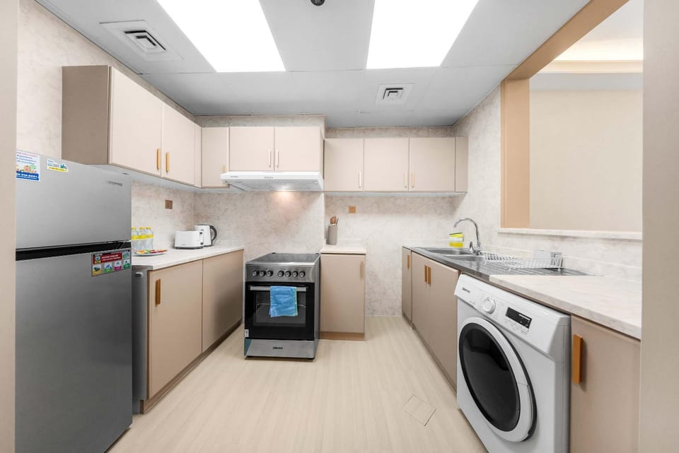 Free housekeeping visits during your stay - StayShort - Cozy 2BR Apartment in JLT that Sleeps 4 Apartment in Dubai