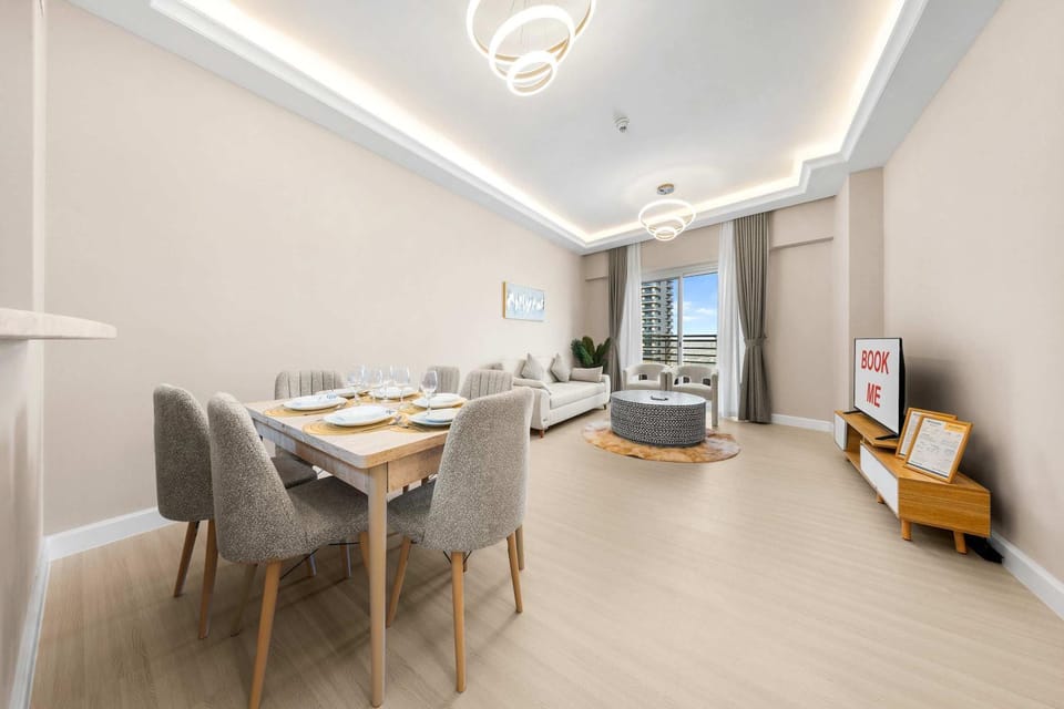 Free housekeeping visits during your stay - StayShort - Cozy 2BR Apartment in JLT that Sleeps 4 Apartment in Dubai