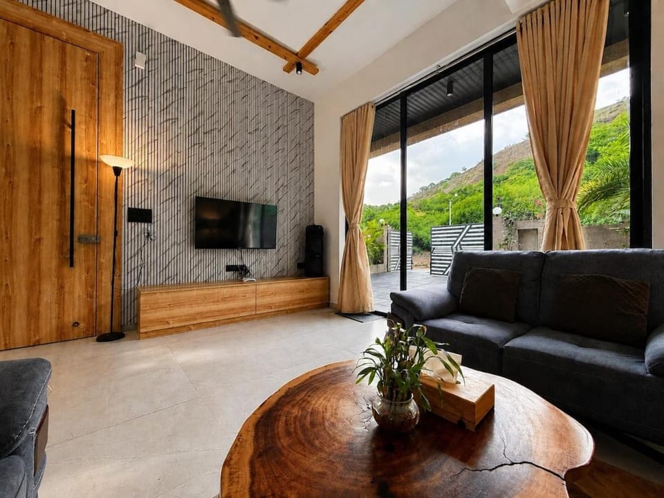 Raahi Manzil Travellers station of Peace and fun Villa in Lonavla