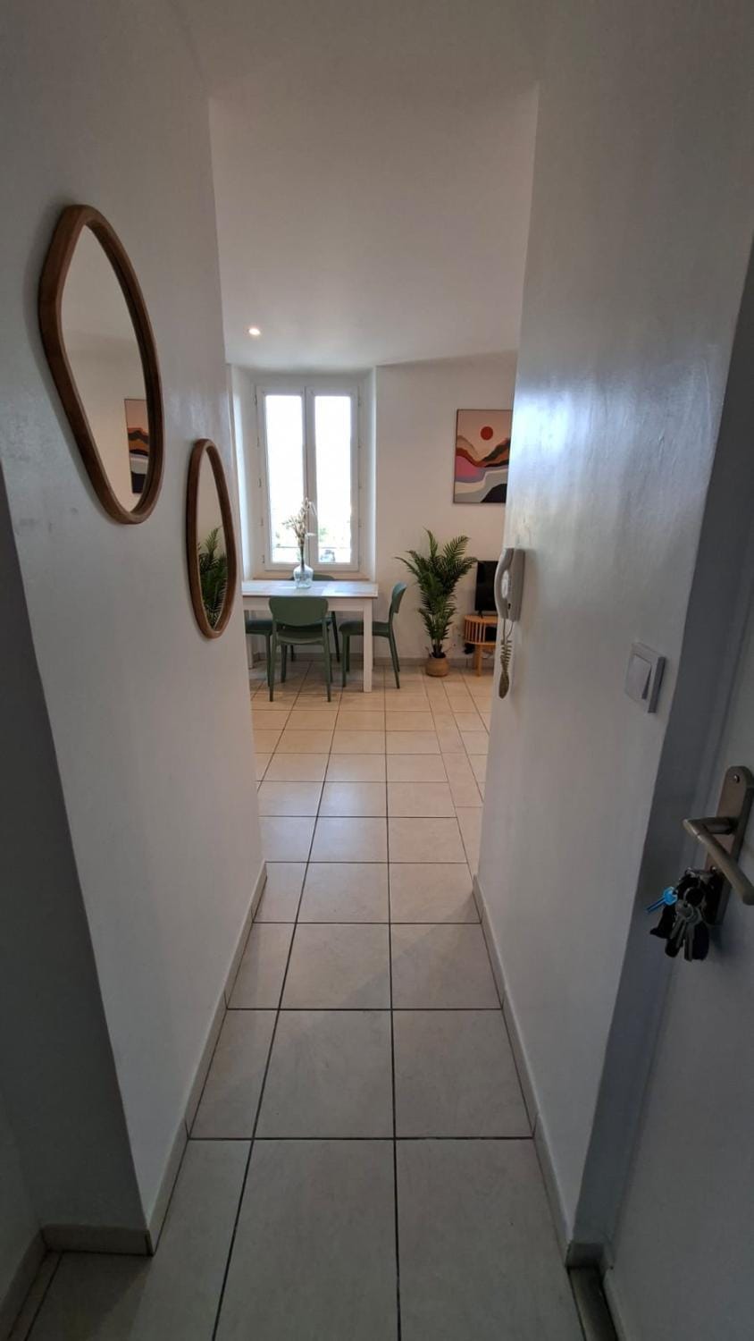 Appartement 2 chambres entre plage et village Apartment in French Riviera