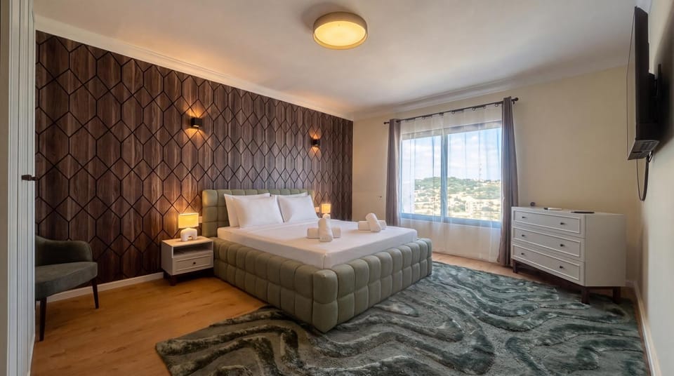 Bed, TV and multimedia, Photo of the whole room, Bedroom