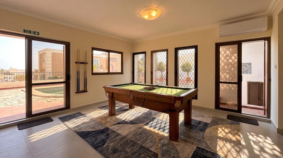 Billiard, Game Room