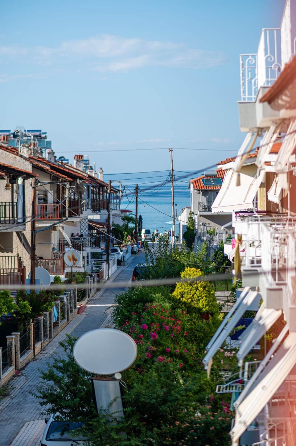 Property building, Day, Neighbourhood, City view, Sea view, Street view, Location