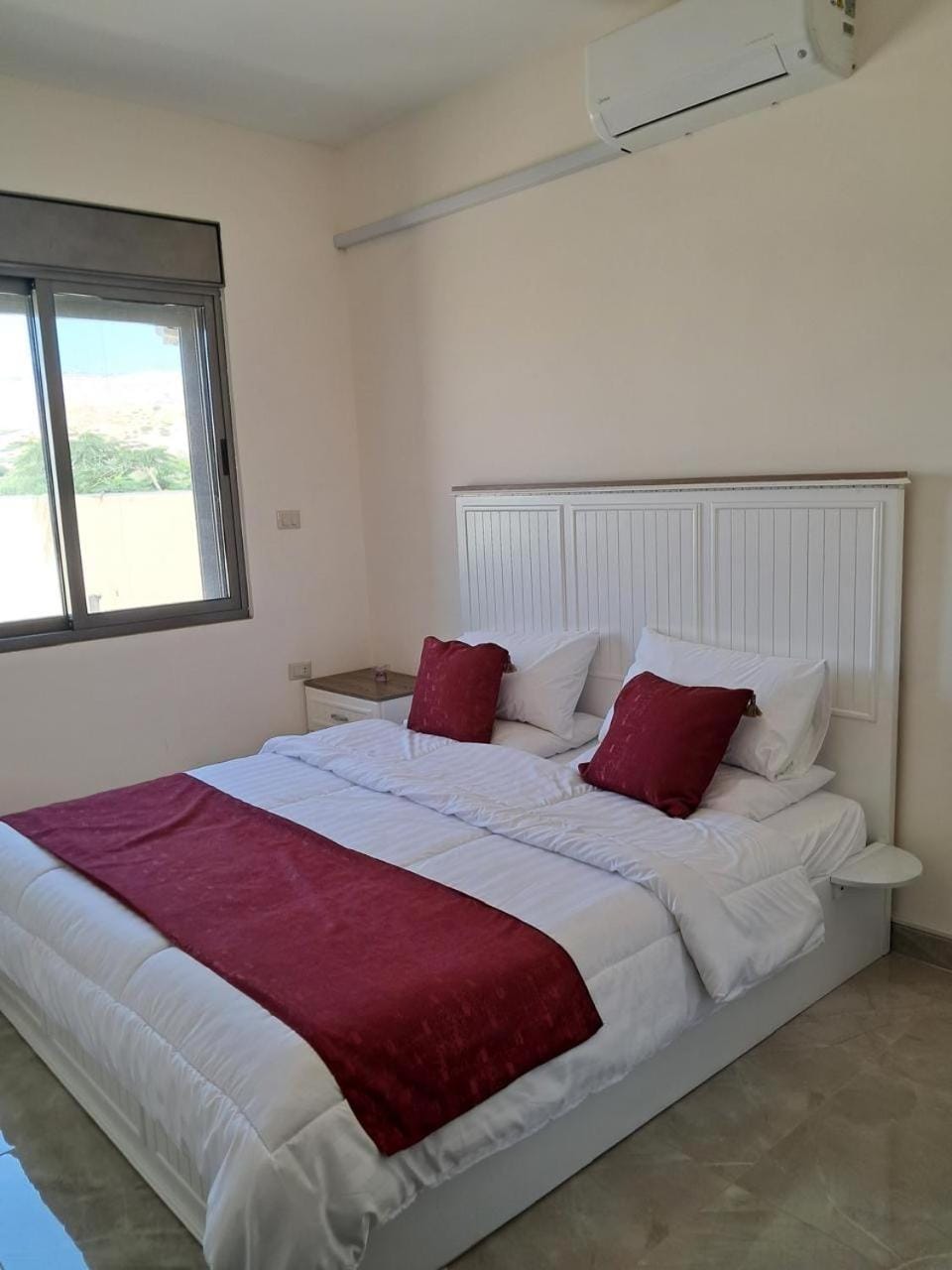 Bed, Photo of the whole room, Bedroom, air conditioner