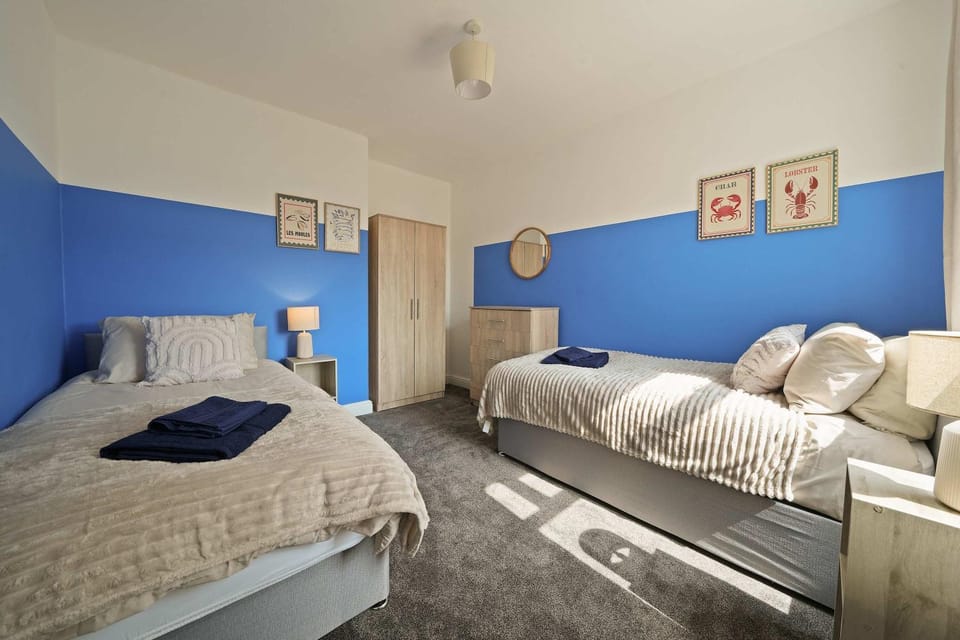 Contractor-Friendly 3 Bed Home Sleeps 4 House in Cleethorpes
