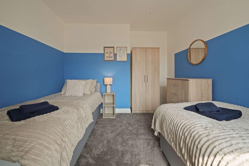 Contractor-Friendly 3 Bed Home Sleeps 4 House in Cleethorpes