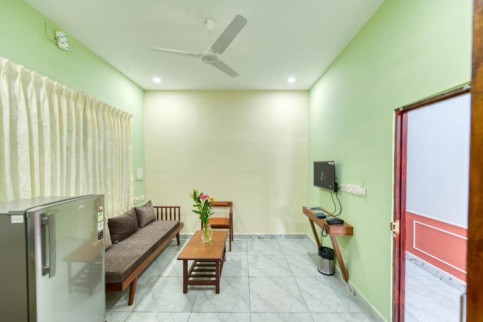 TV and multimedia, Kitchen or kitchenette, Seating area