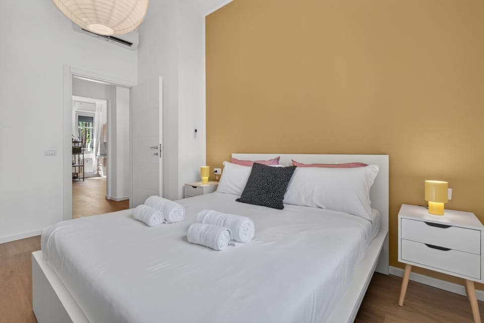 Bed, Bedroom, towels, wardrobe