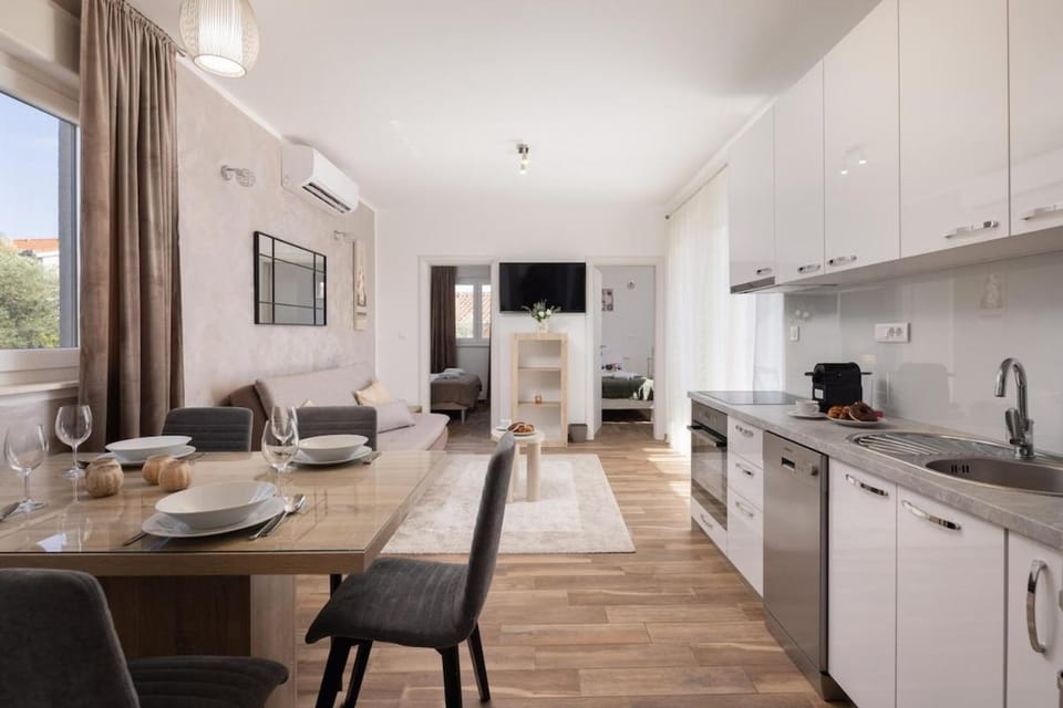 TV and multimedia, Kitchen or kitchenette