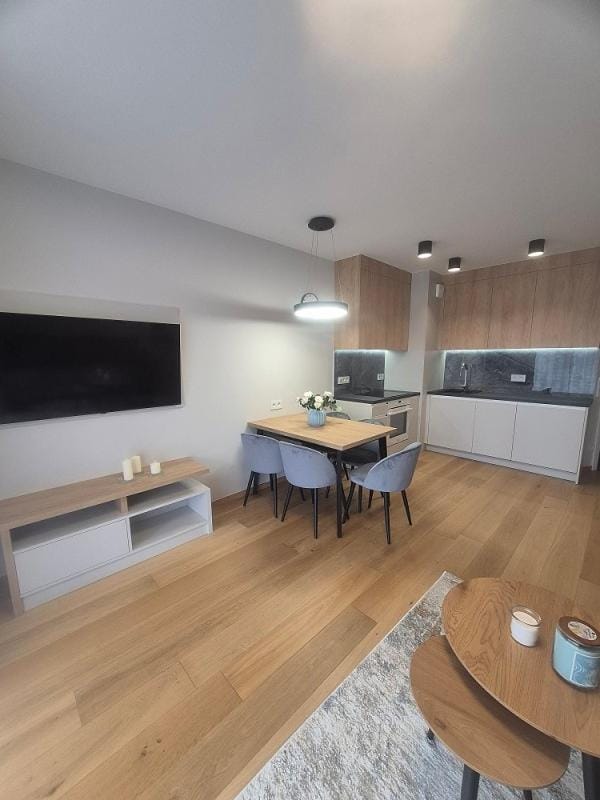 TV and multimedia, Kitchen or kitchenette, Dining area