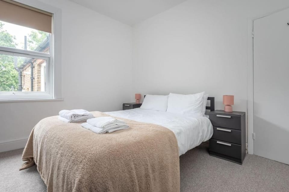 Stylish 2BD with Designer Kitchen near Kensal Rise Apartment in City of Westminster