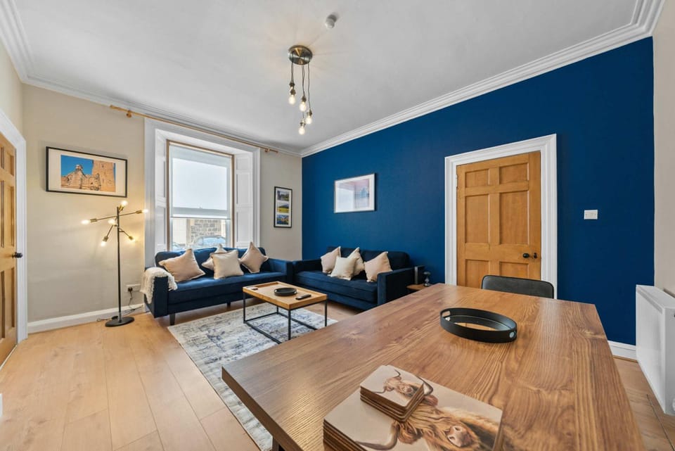 Castle Terrace Stylish Victorian Townhouse in the Heart of Stirling House in Stirling