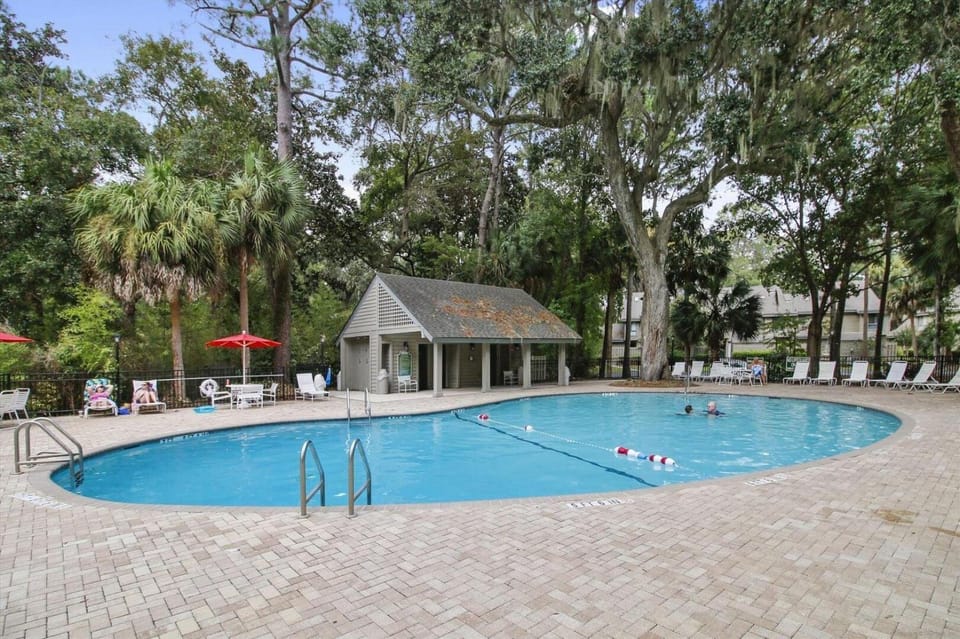 Pool view, Swimming pool, sunbed
